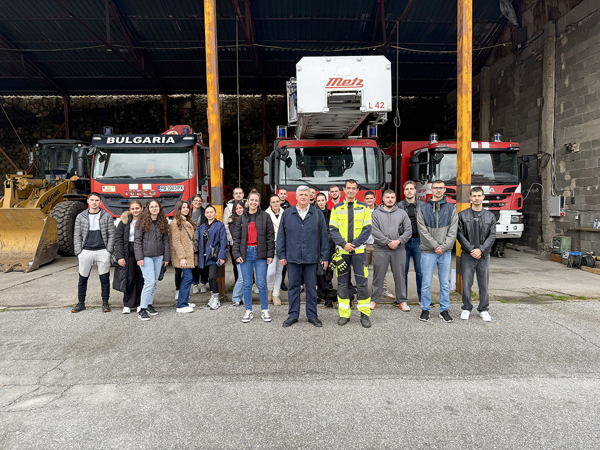 Студенти от Факултета по икономически и социални науки посетиха ключови звена на Единната спасителна система в Пловдив